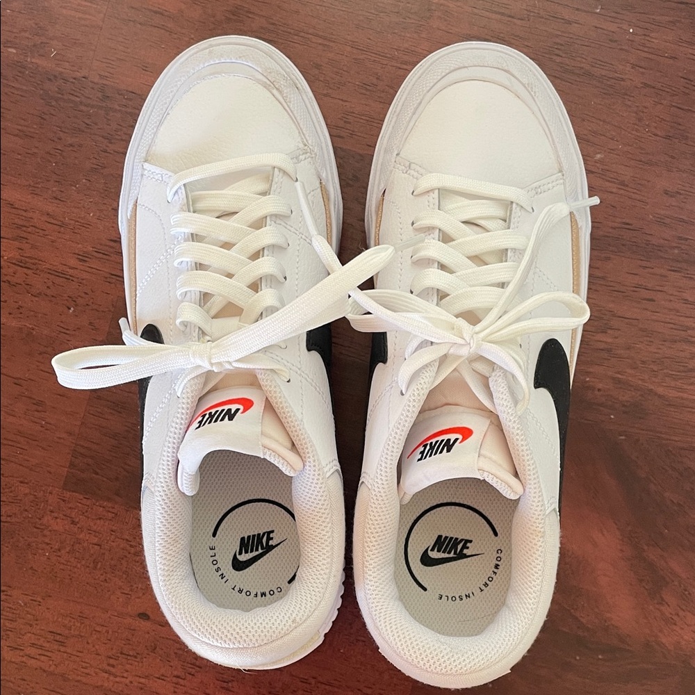 Nike White and Black Low-Top Sneakers